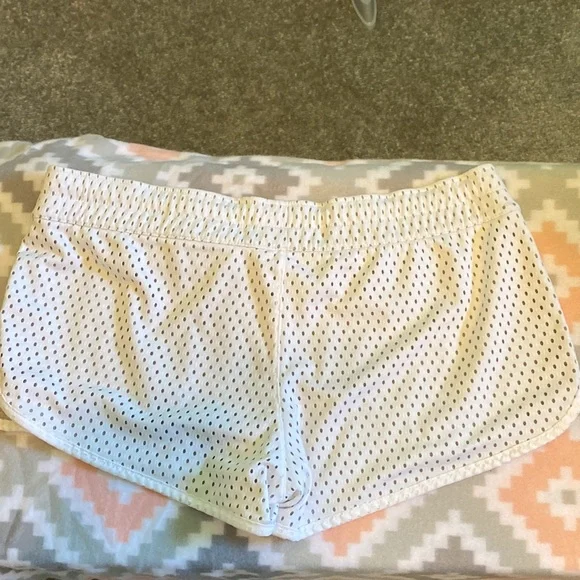 Women Nike Large Reversible Comfy Mesh Shorts White/Gray Like New Barely Worn - Picture 2 of 4